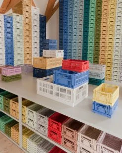Hay Colour Crate, L, Recycled Plastic, Off-white 9 Hay Colour Crate, L, Recycled Plastic, Off-white -Vitra Shop HAY Colour Crate family 03 2