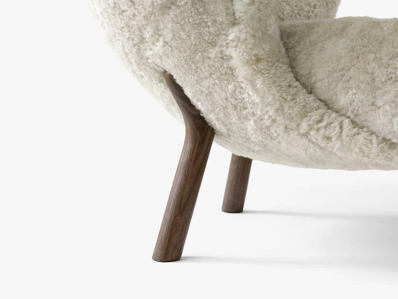 &Tradition Little Petra Lounge Chair And Pouf, Moonlight Sheepskin - Walnut - Image 5