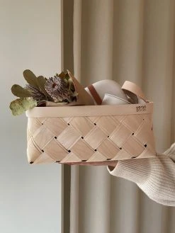 Verso Design Lastu Birch Basket, Rectangle, S -Vitra Shop design stories paketointivinkit gift wrapping ideas 3 2 ma